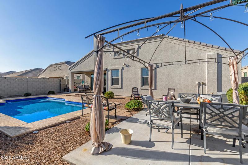 30213 W Fairmount Ave