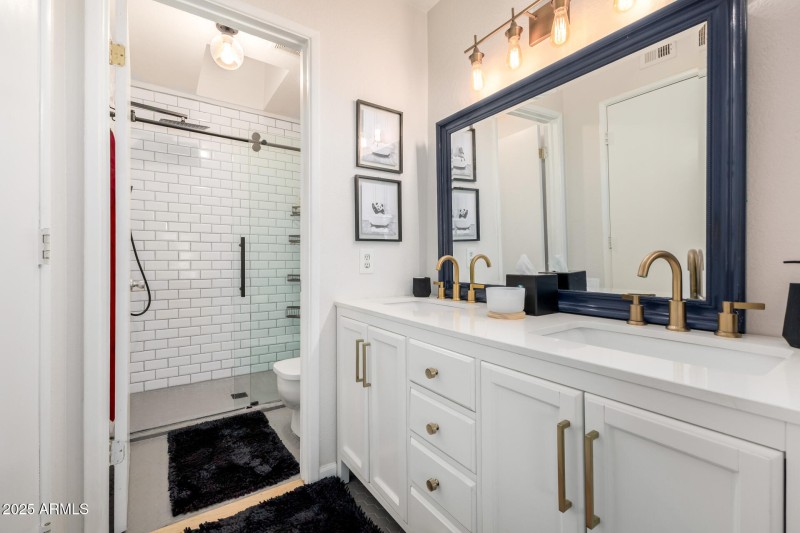 5122 E Shea Blvd 2097