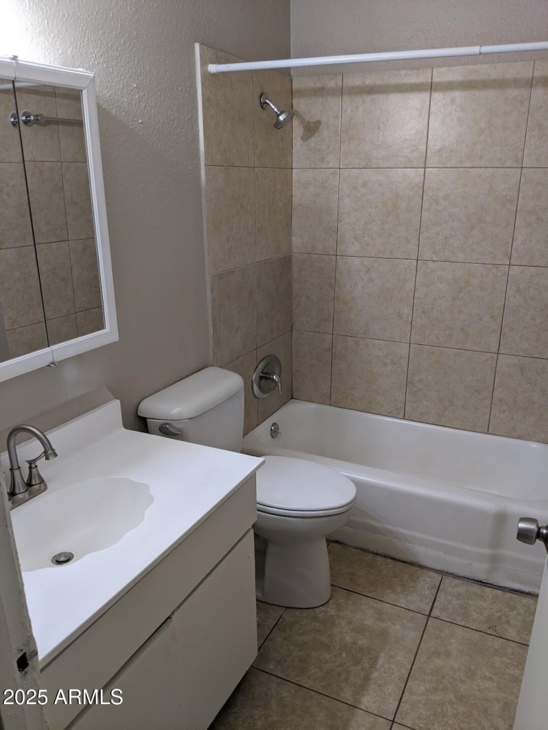 Unit B - Bathroom