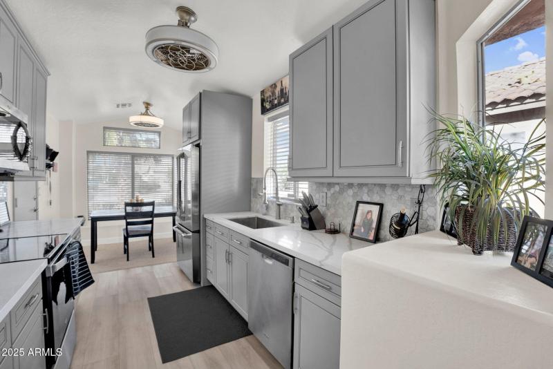 11-web-or-mls-16629 S 44th Pl-12