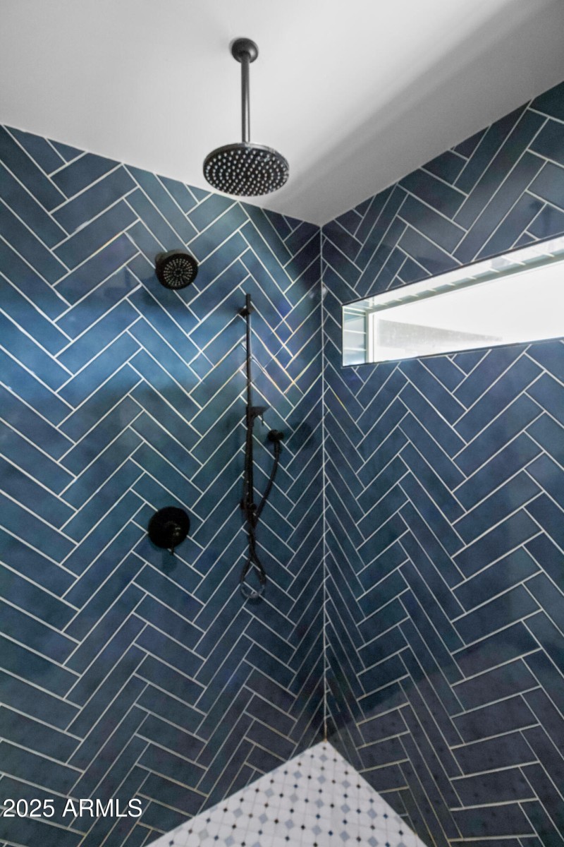 1729 W FAIRMOUNT Avenue