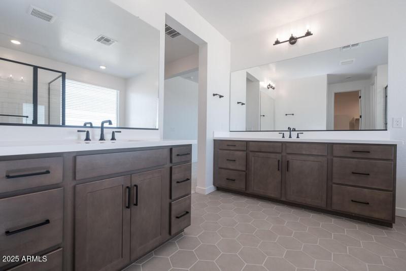 Tri Pointe Terraza 30 - Primary Bath-1ML