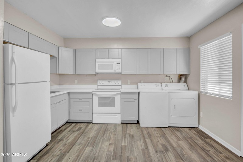 11-custom-1253 W Pierce St-11