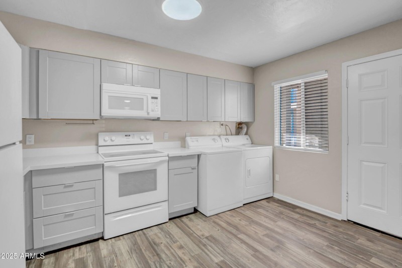 12-custom-1253 W Pierce St-12