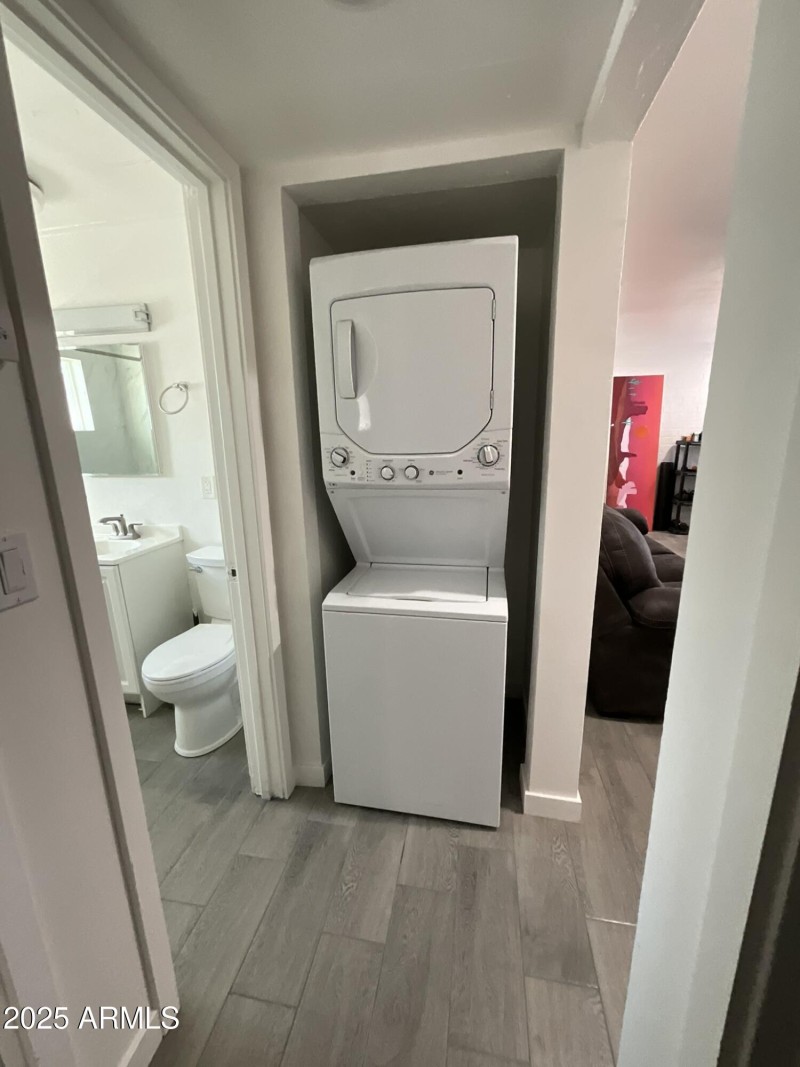 Unit 6 En Suite Laundry