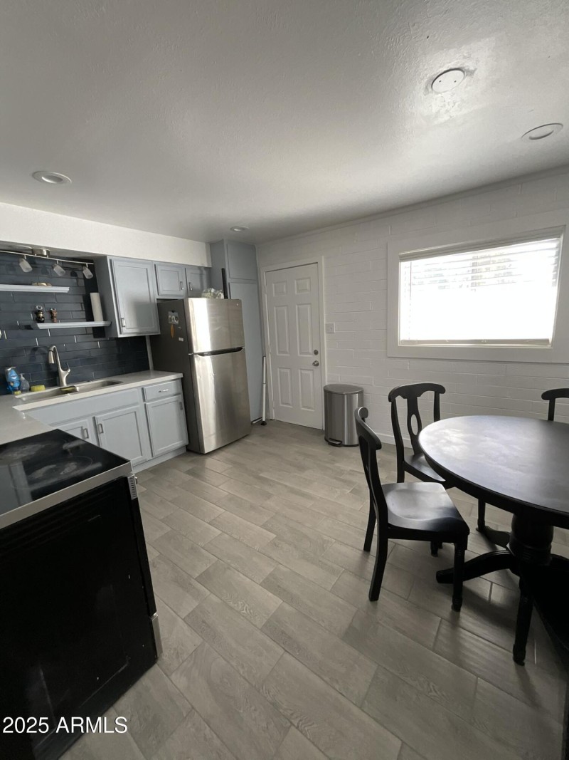 Unit 6 Eat in Kitchen