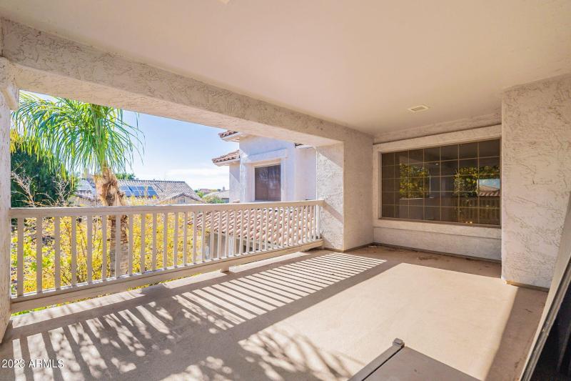 Huge patio entertaining area