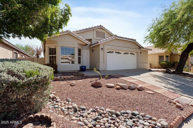 Front Yard & Entry View