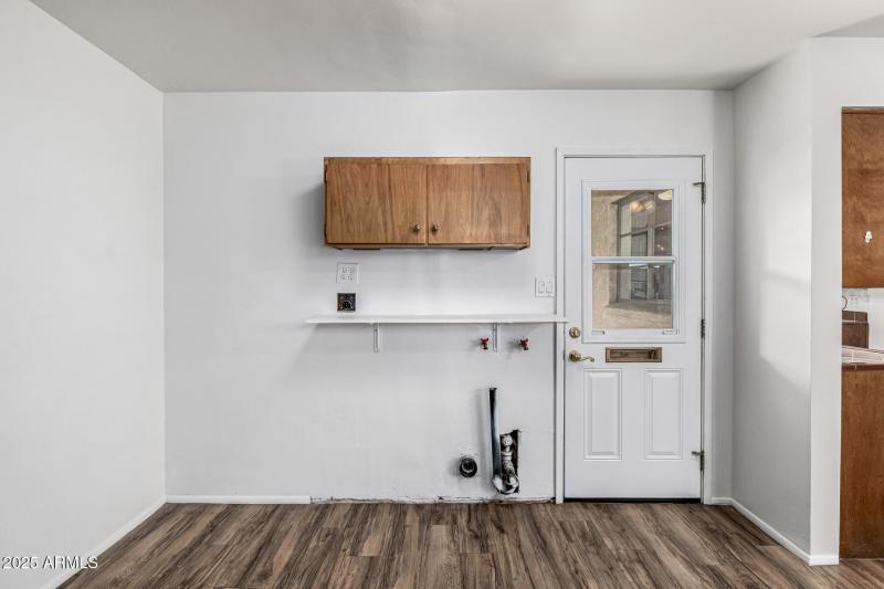 2221 N 71st St Laundry