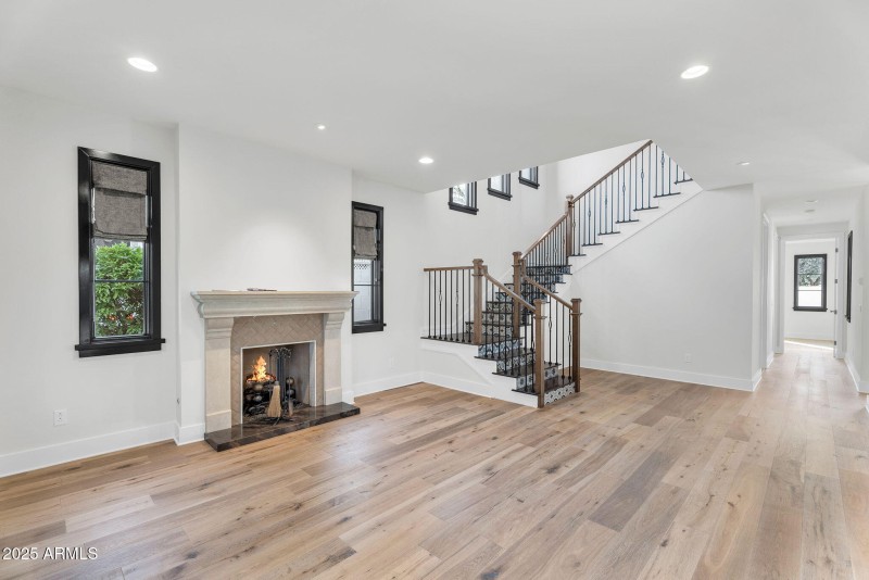 7-web-or-mls-4901 E Amelia Ave-7