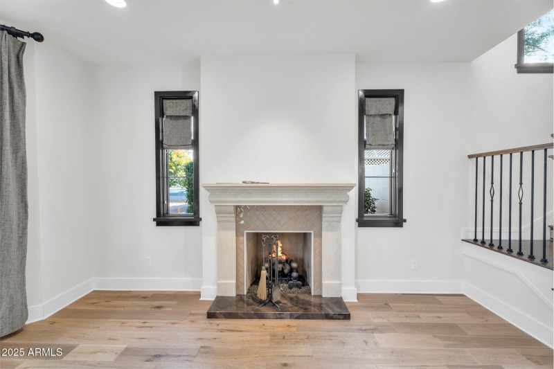 9-web-or-mls-4901 E Amelia Ave-11