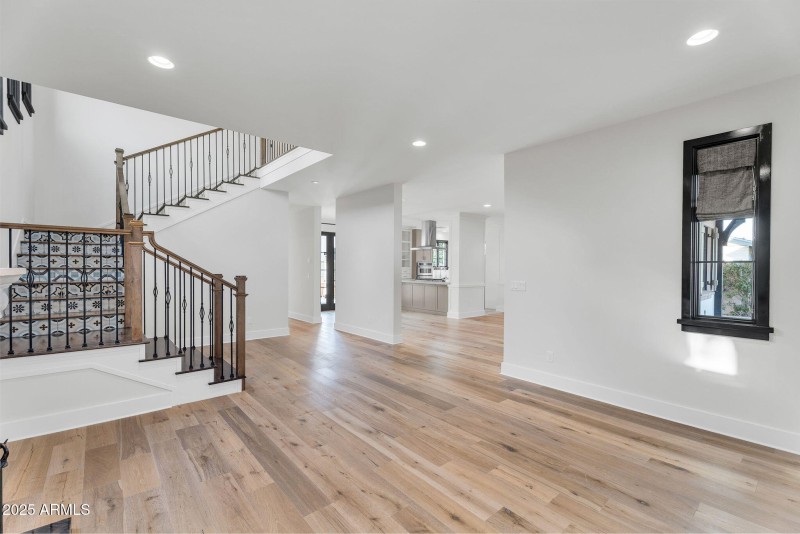 10-web-or-mls-4901 E Amelia Ave-6