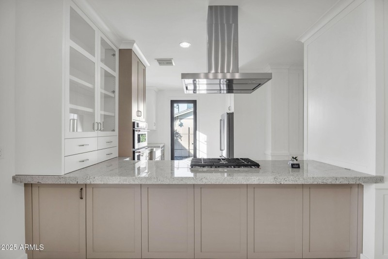 11-web-or-mls-4901 E Amelia Ave-13