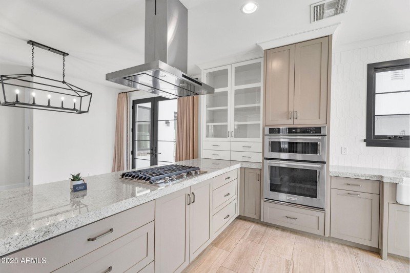 12-web-or-mls-4901 E Amelia Ave-15