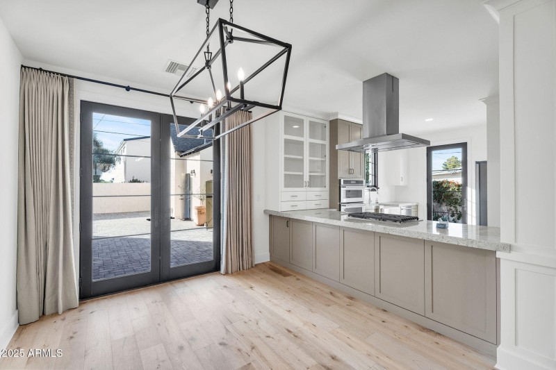 16-web-or-mls-4901 E Amelia Ave-12