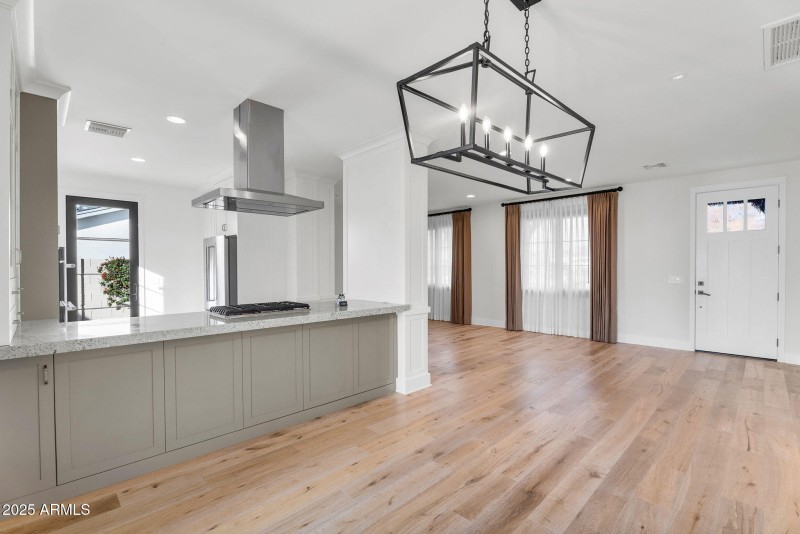 17-web-or-mls-4901 E Amelia Ave-14