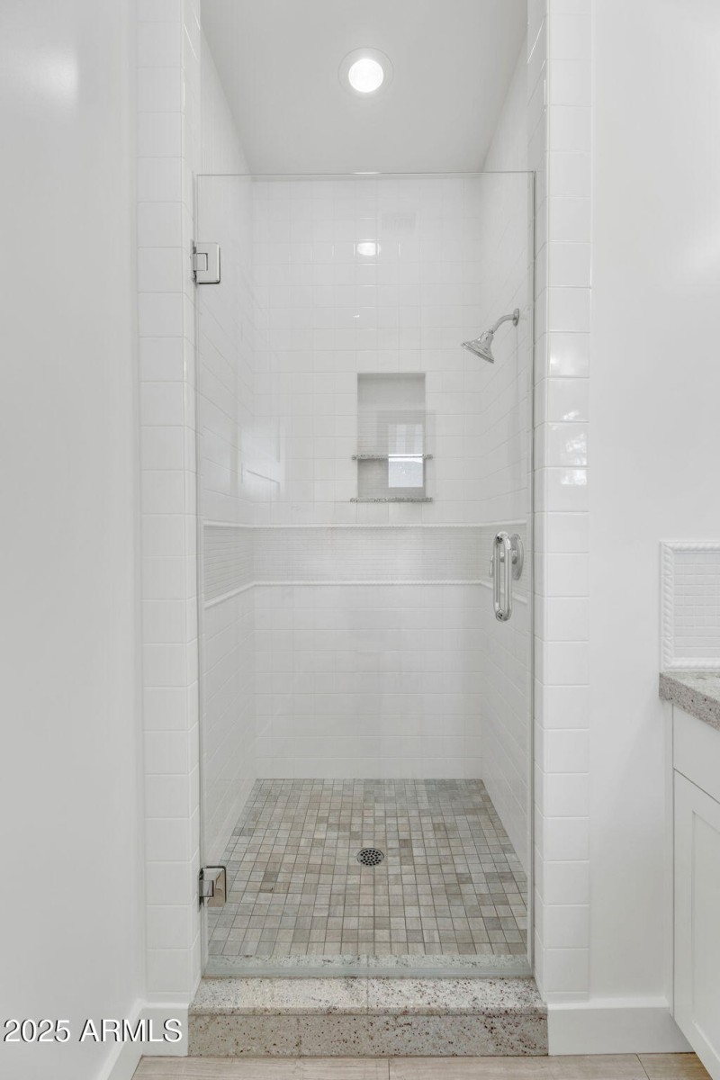 23-web-or-mls-4901 E Amelia Ave-37