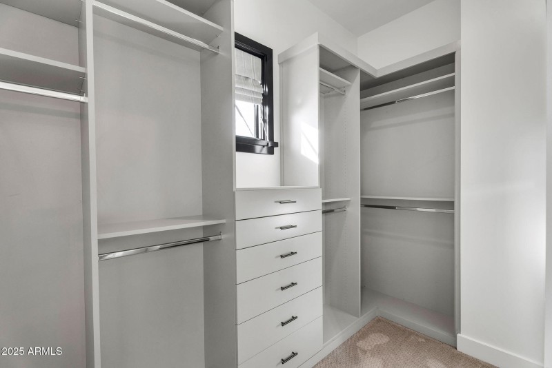 24-web-or-mls-4901 E Amelia Ave-35