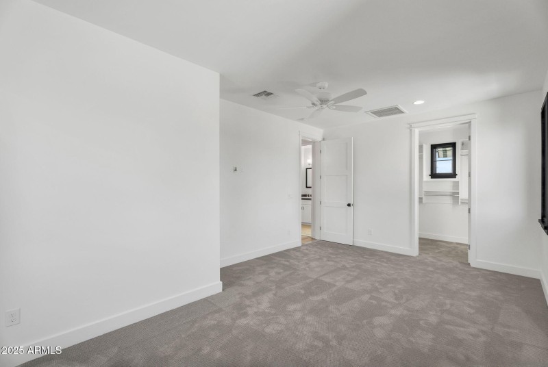 26-web-or-mls-4901 E Amelia Ave-22