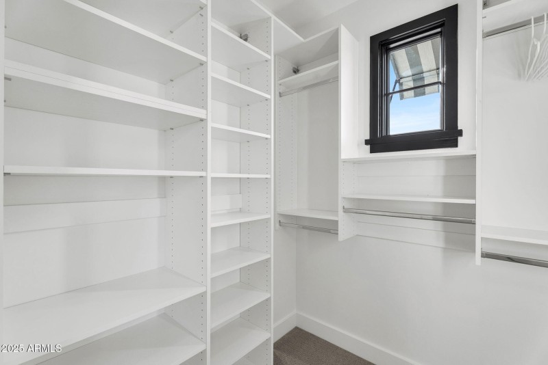 27-web-or-mls-4901 E Amelia Ave-24