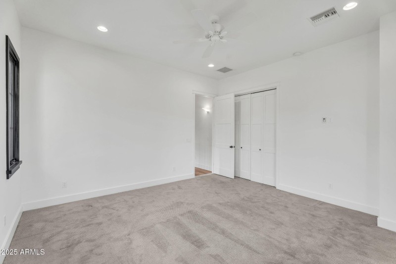 31-web-or-mls-4901 E Amelia Ave-30