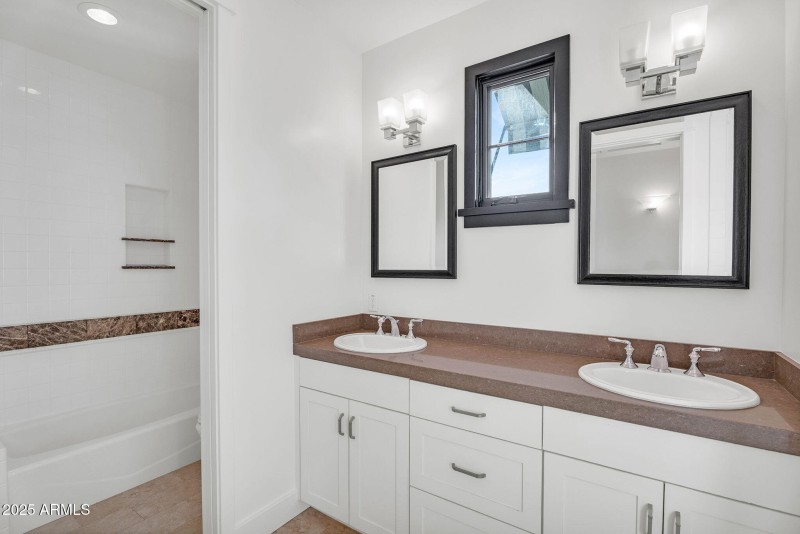 36-web-or-mls-4901 E Amelia Ave-25