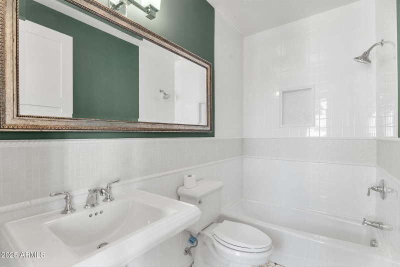 37-web-or-mls-4901 E Amelia Ave-39