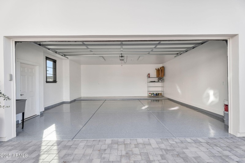 40-web-or-mls-4901 E Amelia Ave-41