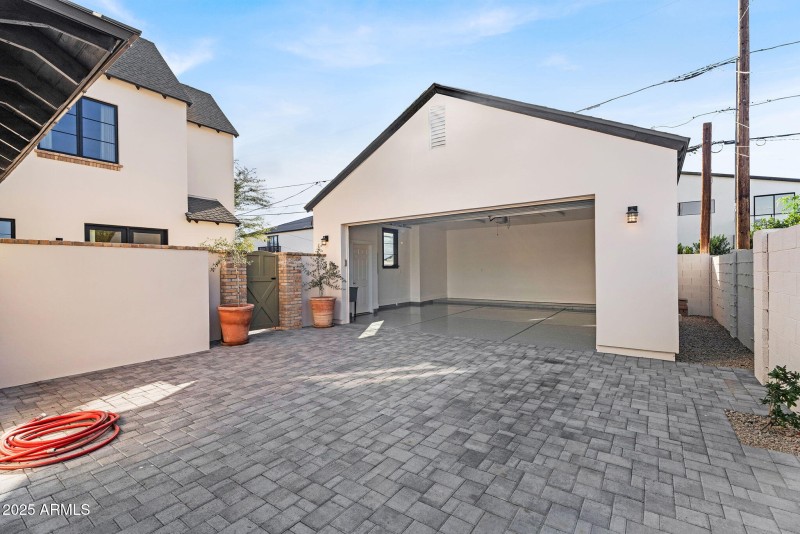 41-web-or-mls-4901 E Amelia Ave-42