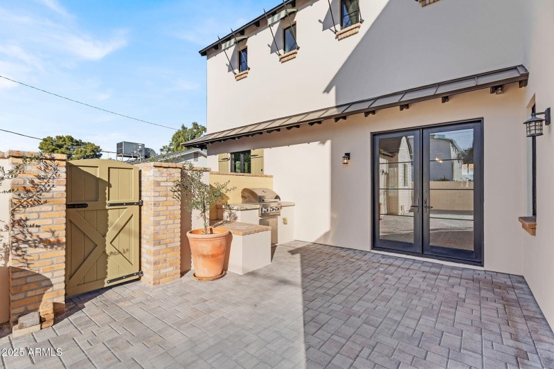 43-web-or-mls-4901 E Amelia Ave-43