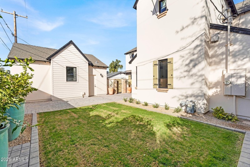 45-web-or-mls-4901 E Amelia Ave-47