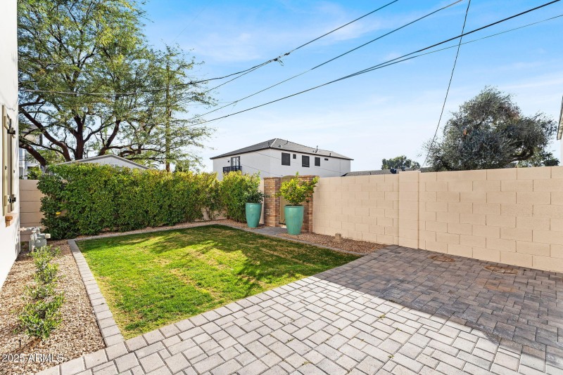 47-web-or-mls-4901 E Amelia Ave-45