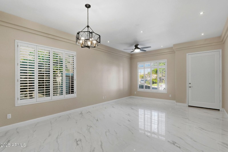 002__2225 W Olive Way