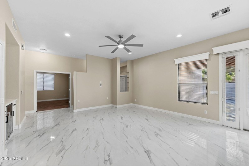 005__2225 W Olive Way