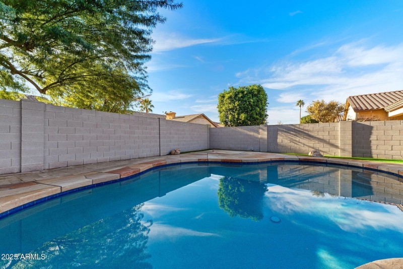 015__2225 W Olive Way