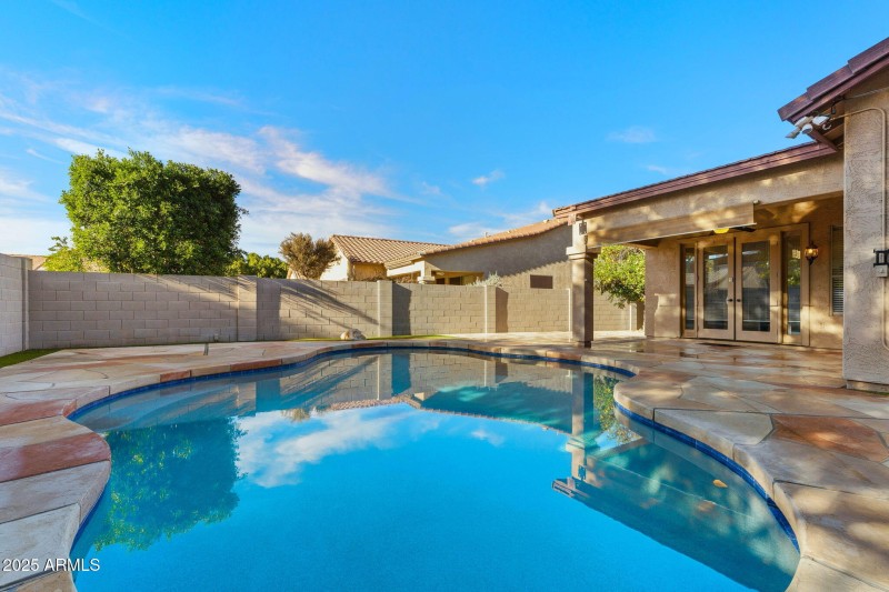 016__2225 W Olive Way