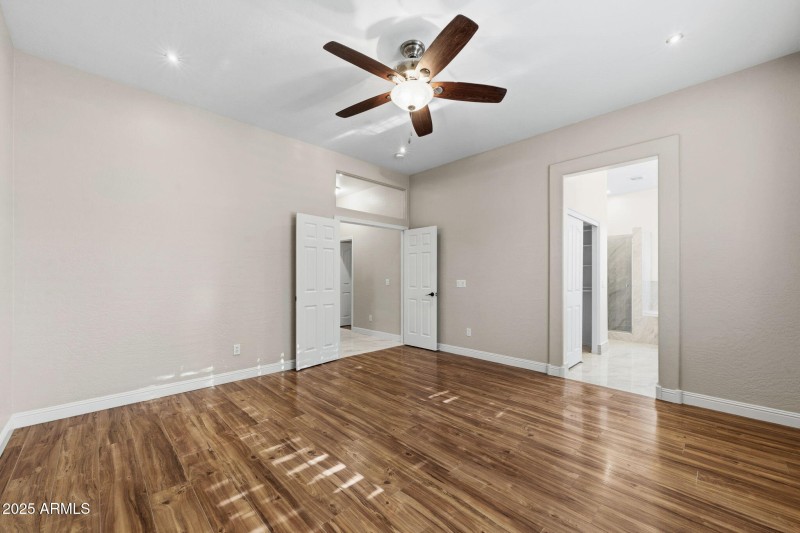 019__2225 W Olive Way