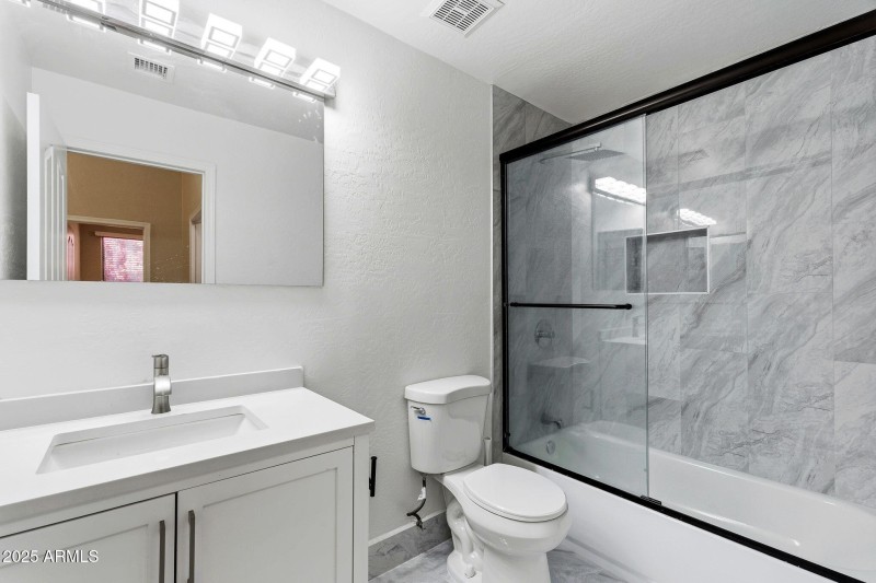 026__2225 W Olive Way