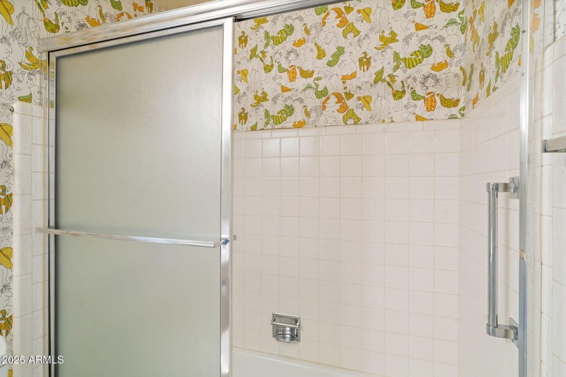 TILED BATH/TUB COMBO