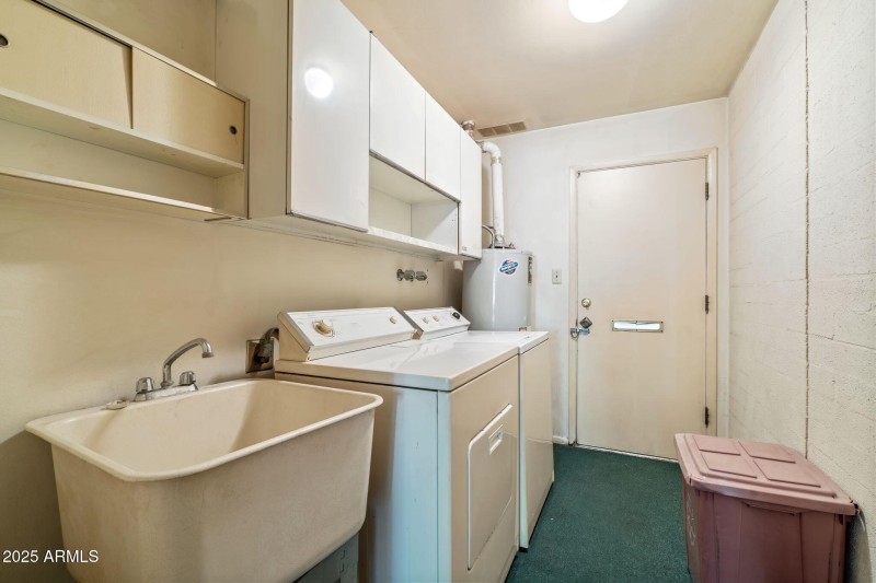 LAUNDRY/UTILITY ROOM