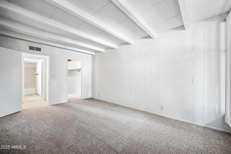 17-1101EBHR8-ocupix-