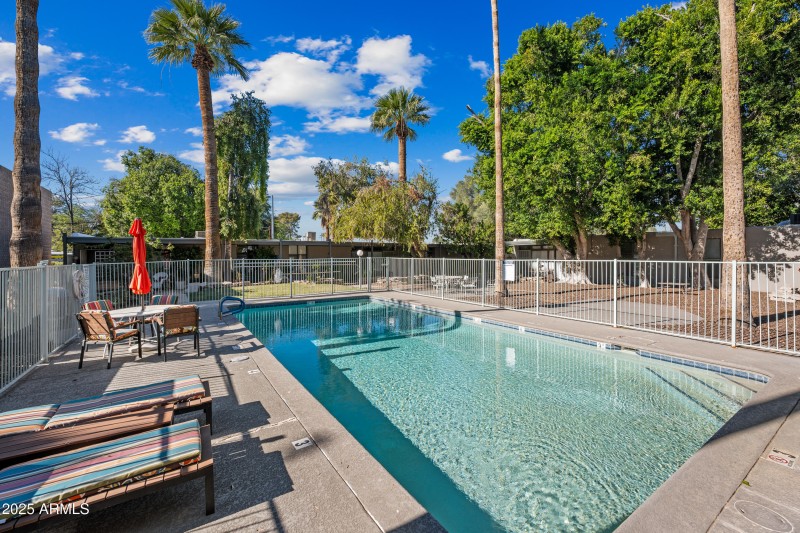 21-1101EBHR8-ocupix-