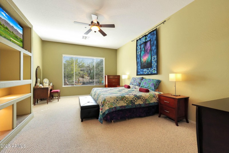 18 Enormous Primary Bedroom