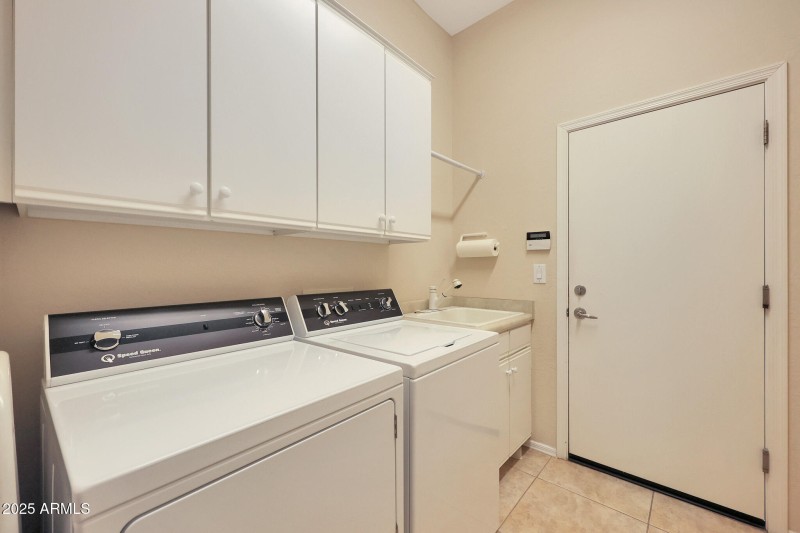40 Laundry Room