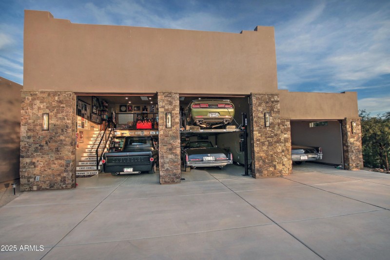 GORGEOUS NEW Garage with Loft