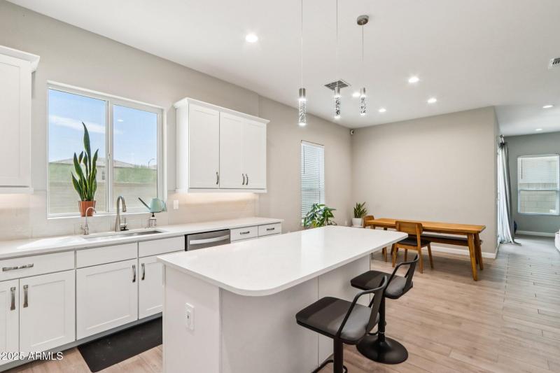 15-web-or-mls-E Muriel Dr-S0409-013