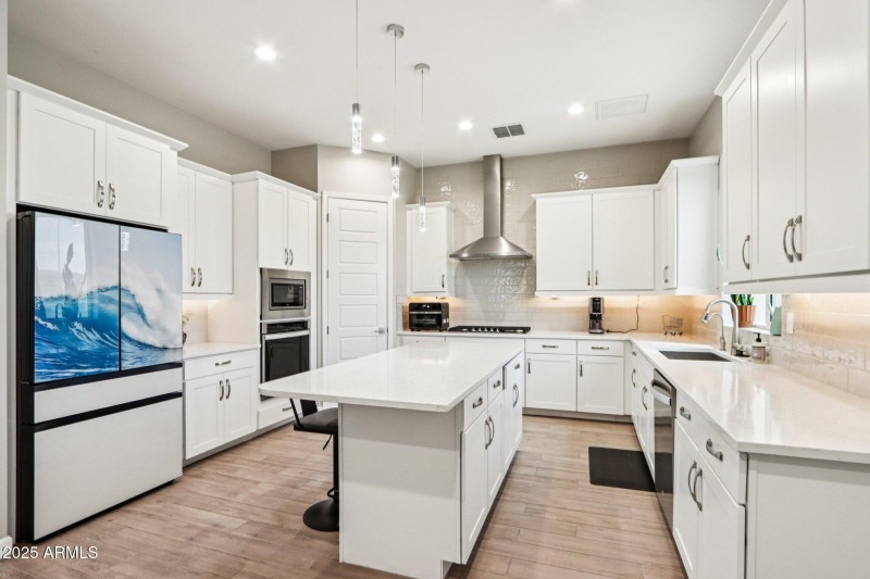 16-web-or-mls-E Muriel Dr-S0409-014