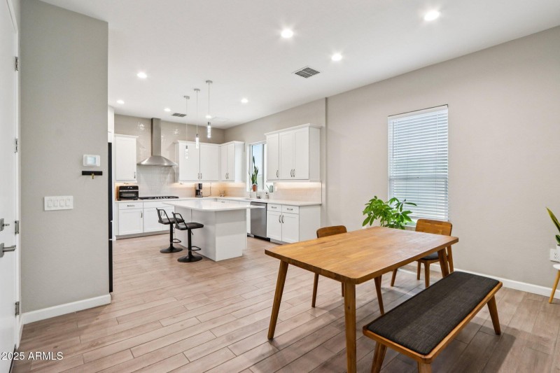 12-web-or-mls-E Muriel Dr-S0409-010