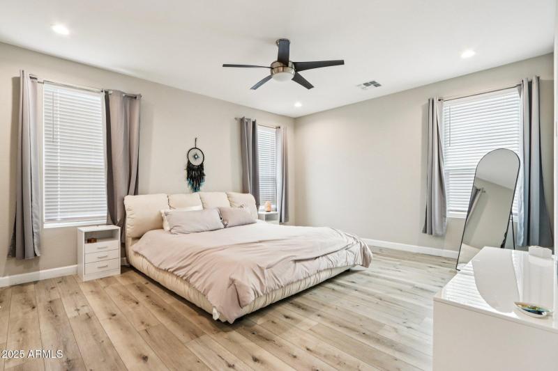 33-web-or-mls-E Muriel Dr-S0409-031