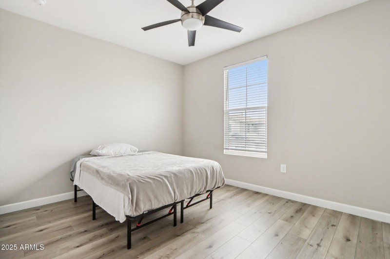 19-web-or-mls-E Muriel Dr-S0409-017